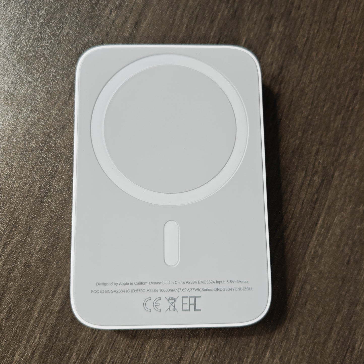 Magnetic wireless battery pack